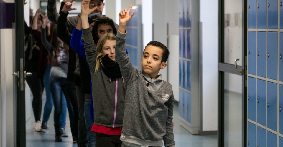 Communities perform the Nelken