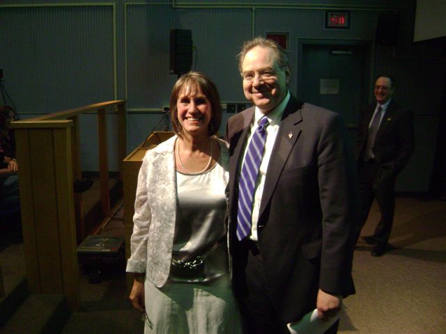 Marjorie accepts a certificate awarding her cousin Rachel Margolis honorary Cohen Center Fellowship.