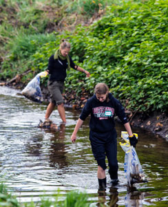 Students Clean Up Along the Ashuelot River