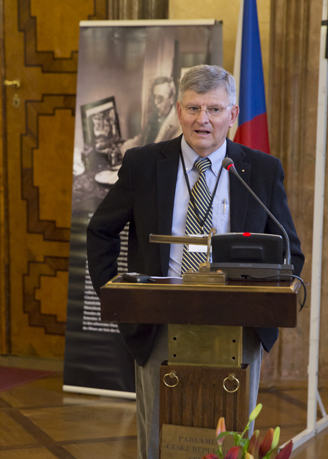 Dr. Vincent addressing the Czech Senate