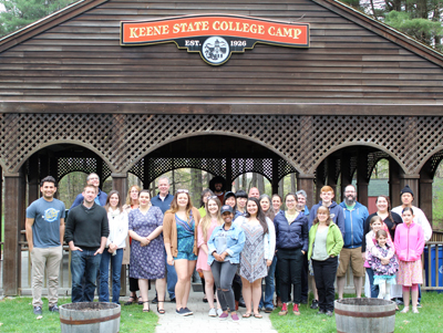 On Reading Day, exchange students and host families had a meal together at the College Camp.