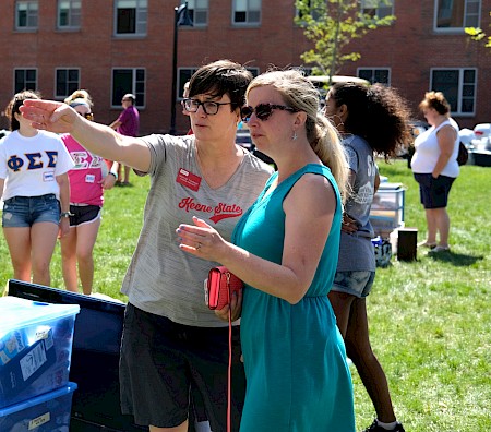 Interim President Melinda Treadwell helps out on Move-In Day.