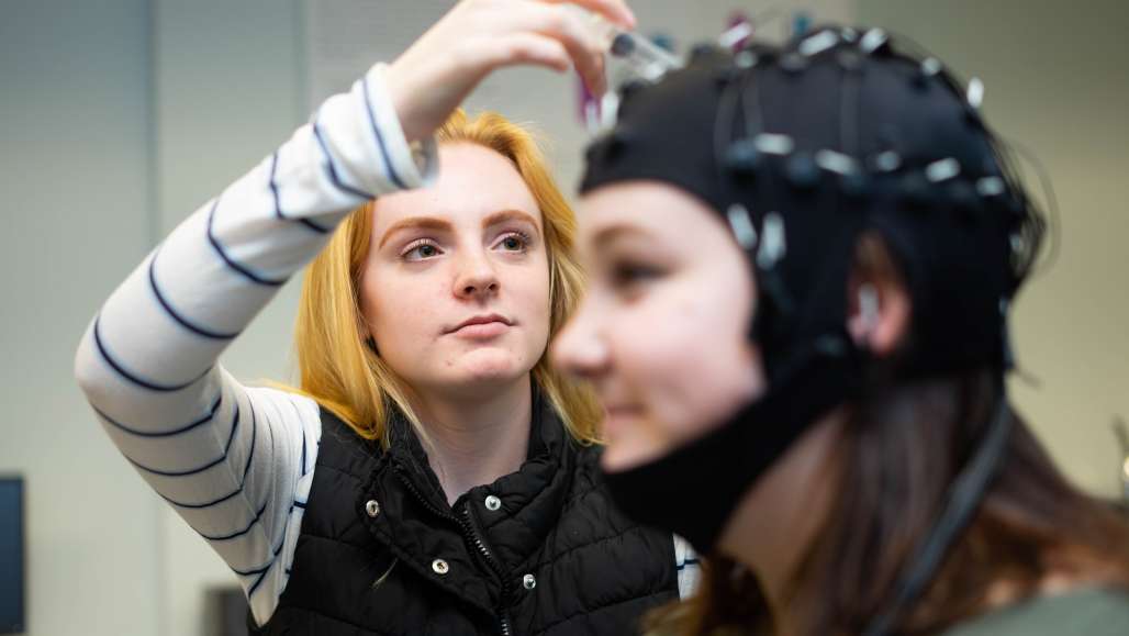 Students in Harlan Fichtenholtz's NeuroLab