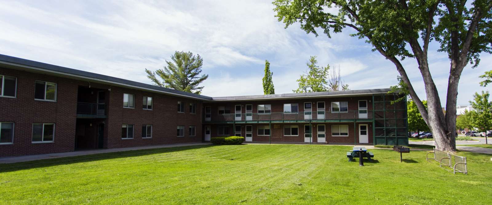 Bushnell Apartments, exterior