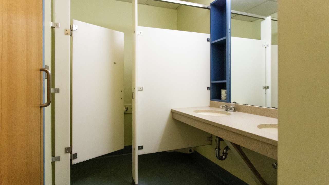 Holloway Hall, bathroom