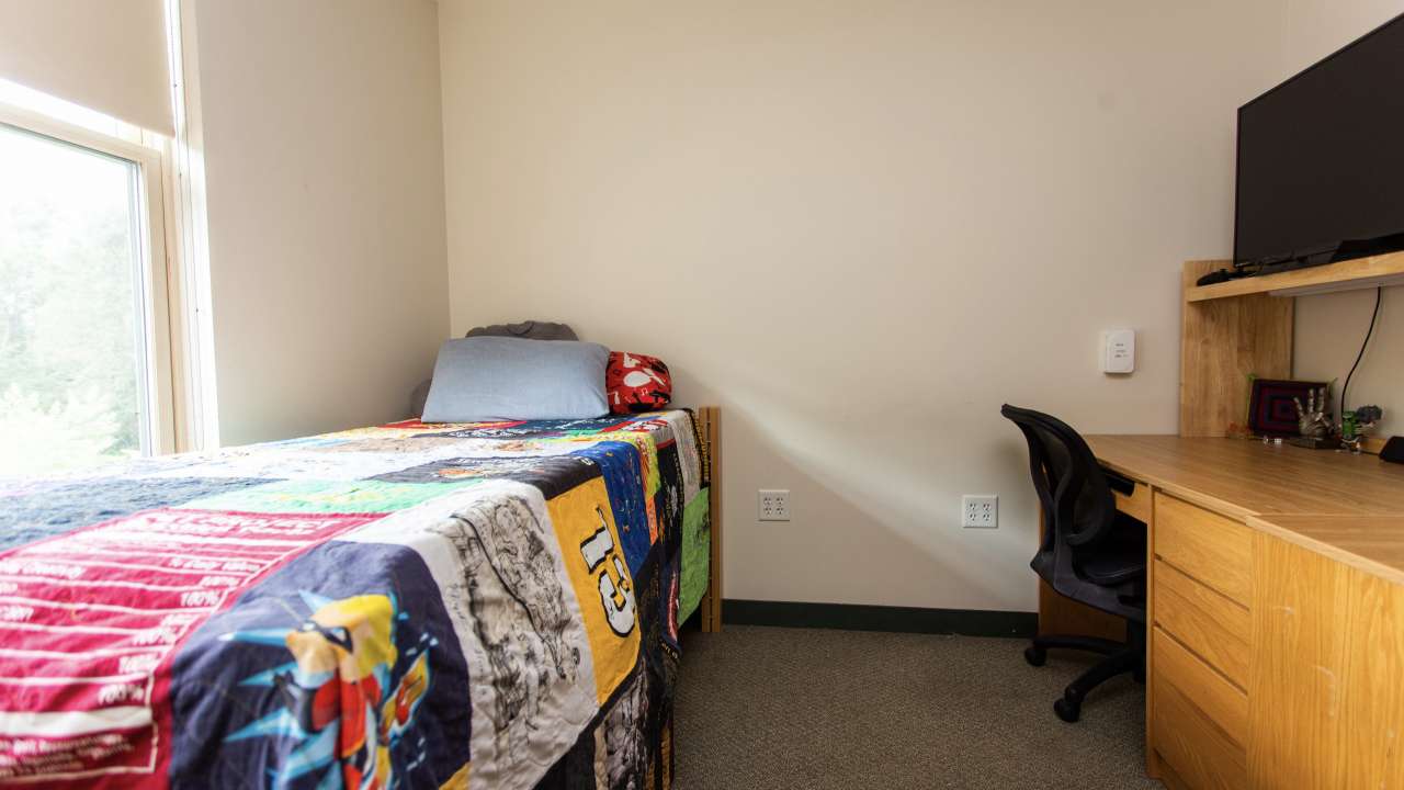 Pondside II Apartments single room