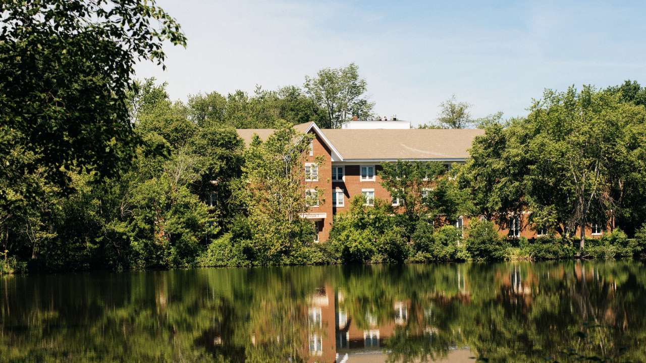 Pondside I, Exterior