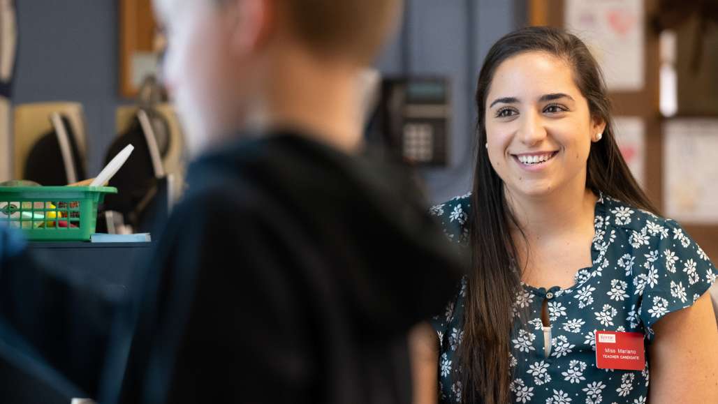 Lauren Mariano student teaching at Hinsdale Elementary School