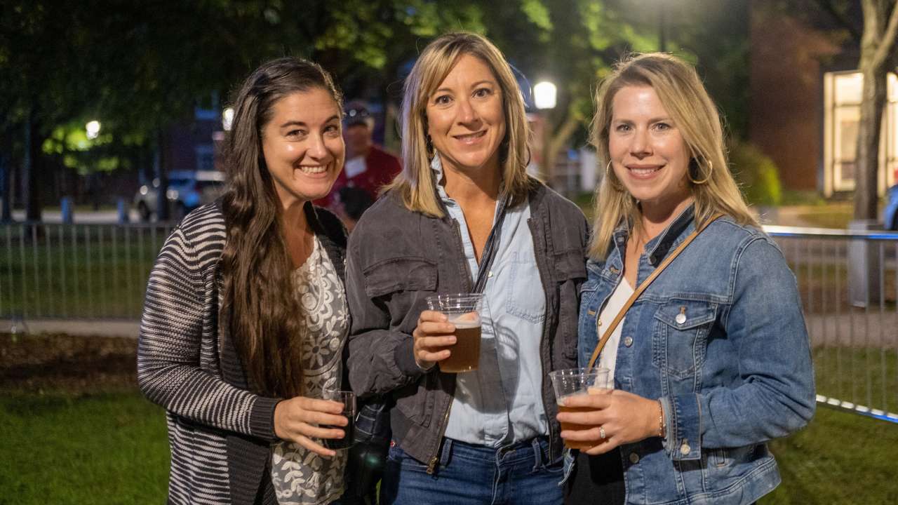 Young Alumni on Fiske Quad during the 2021 Alumni weekend