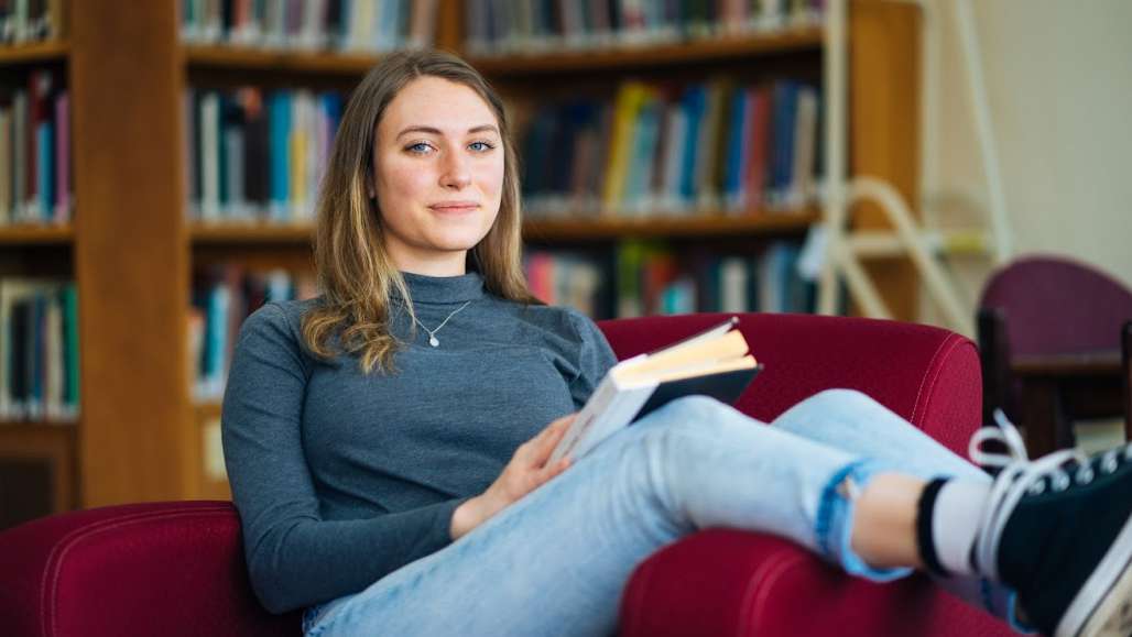 Student Lexi Palmer in Mason Library