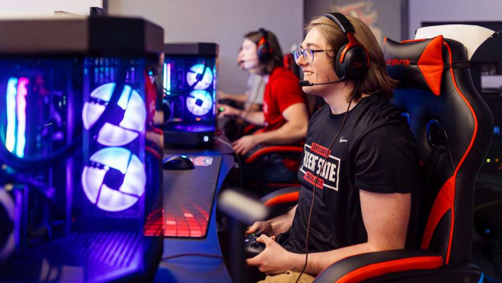 Esports program starts with win