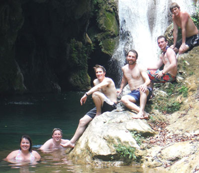 From high to low: Dylan Morrill, Miles Dumas, Michael Kolodziej, Sean Millikan, Nick Cobb, and Kelly Welch in Topes de Collantes national park